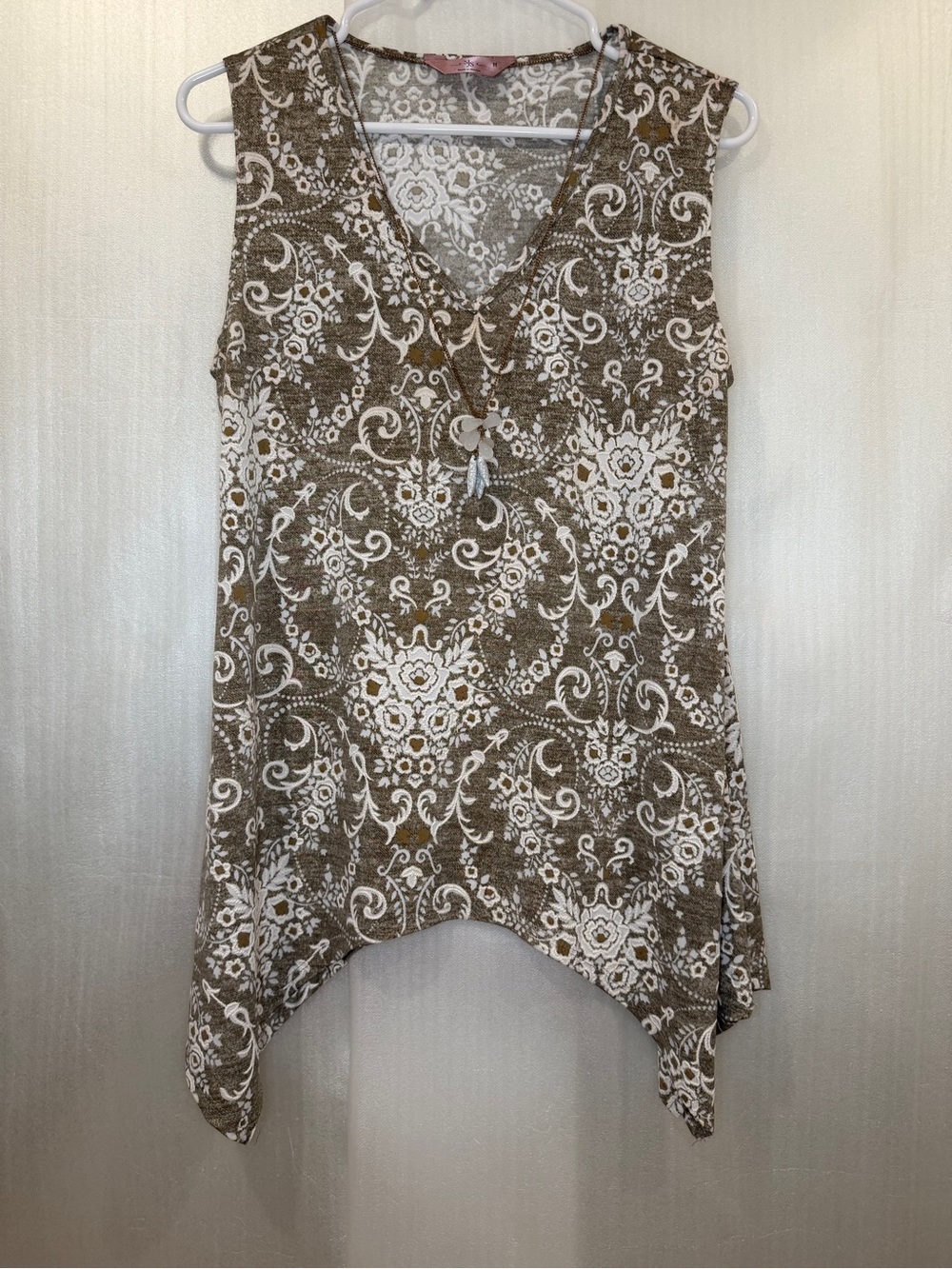 SJS Damask Taupe/White V-Neck Sleeveless Handkerchief Hem Tunic Tank w/Necklace